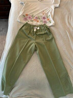 ALFRED DUNNER 2 Pc Set 10P Petite Floral Embroidered Top Sage Green Pants